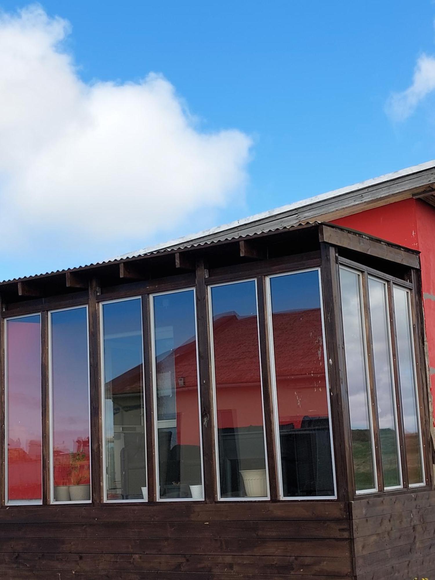 The Red House Near The Sea Apartment Njarthvik Ruang foto