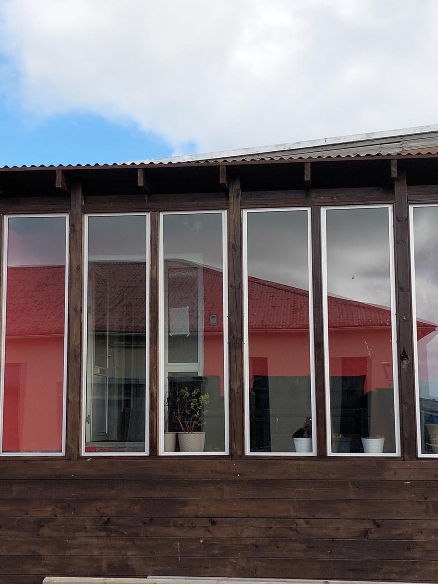The Red House Near The Sea Apartment Njarthvik Ruang foto